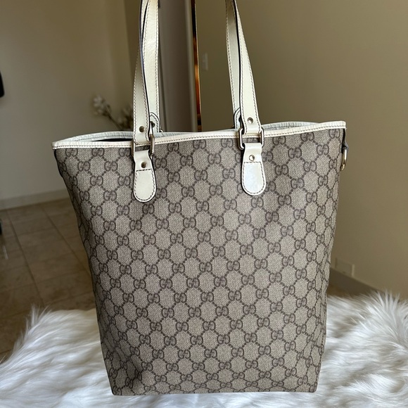 Auth Gucci Tote Shoulder Bag. EUC - Picture 3 of 15